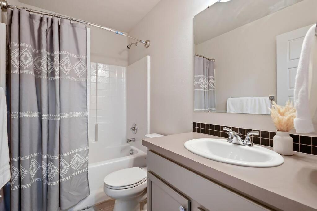 Beautiful Brand New Kuna Home! Extérieur photo